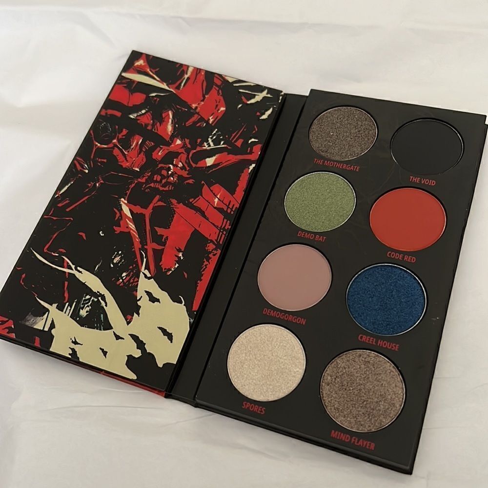 1 LEFT! Mac Stranger Things The Void Eye Palette - Picture 8 of 9